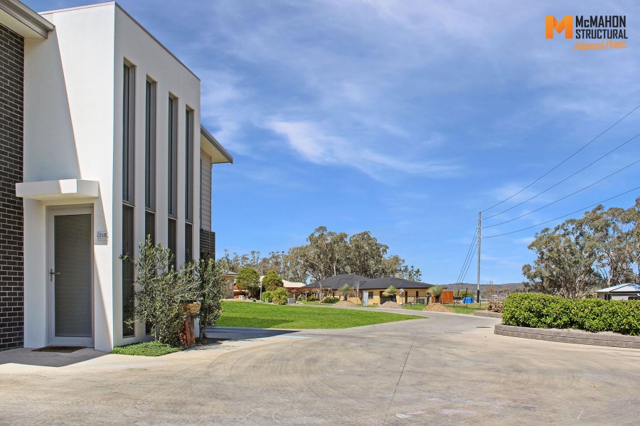 Townhouses Unit B Coolibah Drive, Inverell NSW - Multi Award Winning Home