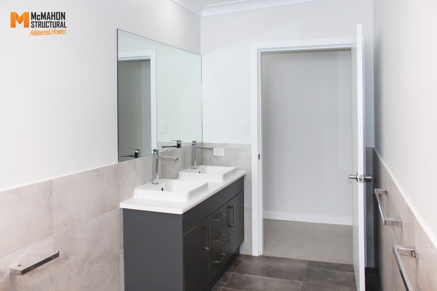 Byron Street - Upstairs Unit 1, Inverell NSW