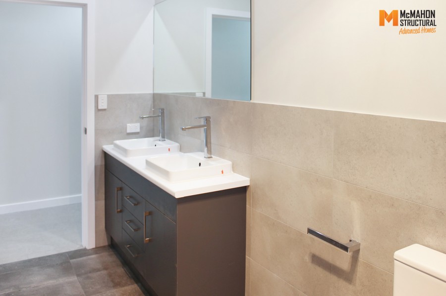 Byron Street - Upstairs Unit 3, Inverell NSW
